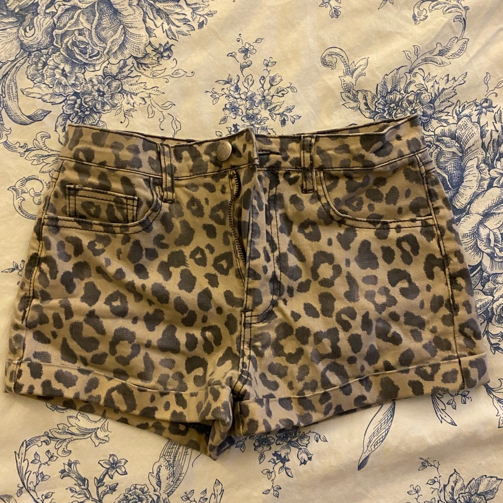 Forever 21 animal print denim shorts size 26